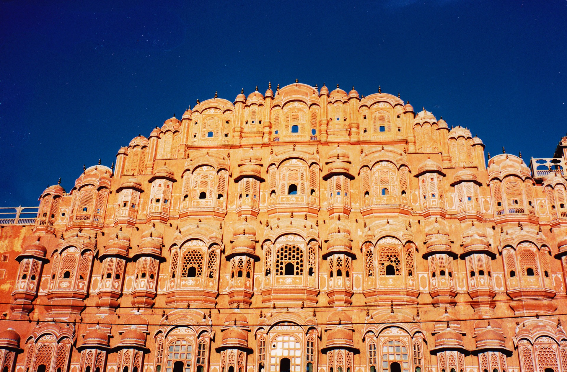 1676304318_hawa-mahal-g6e3fb9786_1920.jpg